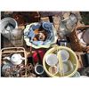 Image 4 : pallet lot - kitchenwares, vintage style radio, etc.