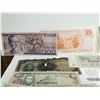 Image 2 : Lot of Foreign Bills