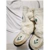 Image 3 : White Beaded Mukluks, Manitobah Mukluks