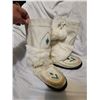 Image 4 : White Beaded Mukluks, Manitobah Mukluks