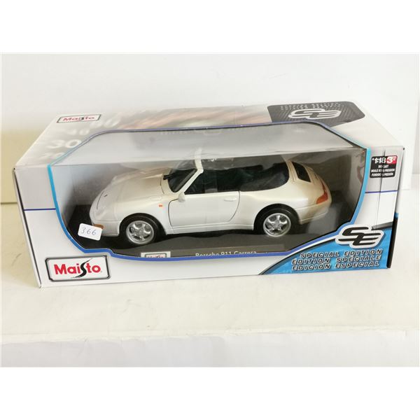 Maisto 1:18 Scale Die-Cast Porsche 911 Carrera