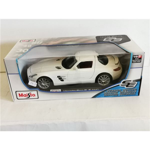 Maisto 1:18 Scale Die-Cast Mercedes-Benz SLS AMC