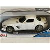 Image 2 : Maisto 1:18 Scale Die-Cast Mercedes-Benz SLS AMC