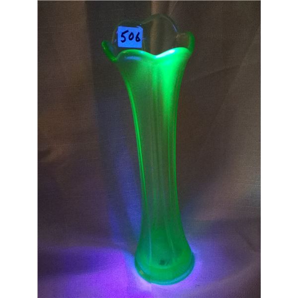 Vaseline uranium vase
