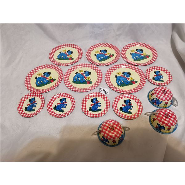 Vintage child tin play plates and cups