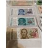 Image 3 : Lot of UNC World Bills