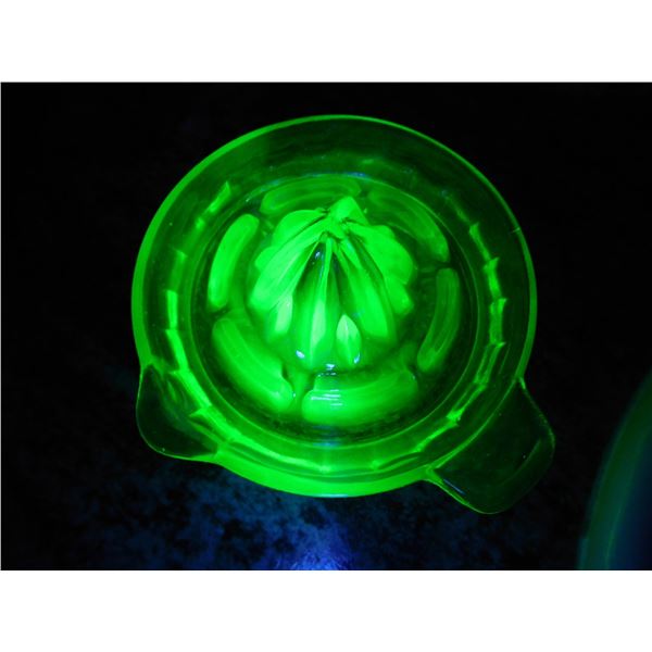 URANIUM GLASS REAMER LOVELY GLOW CHIPS ON BOTTOM NONE ON TOP SEE PICTURE