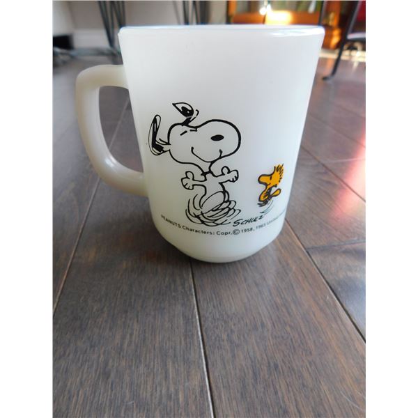 1965 SNOOPY FIREKING COFFEE MUG, SCARCE