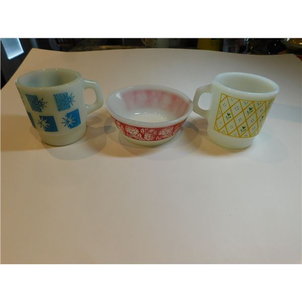 VINTAGE FIREKING AND TERMO-RAY DISHES, ONE WITH TULIPS