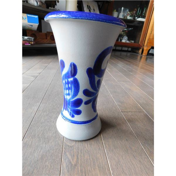 DELFT BLUE STONEWARE POTTERY VASE 7” TALL