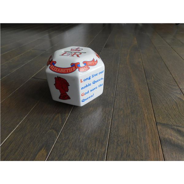 1977, QUEEN ELIZABETH, CERAMIC COIN BANK, SILVER JUBILEE