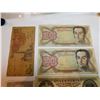 Image 3 : 8 FOREIGN BANK NOTES