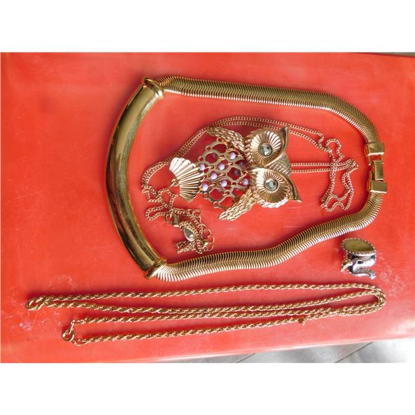 GOLD TONE JEWELLRY LOT