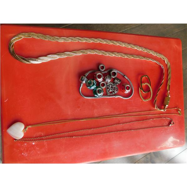 VINTAGE JEWELLRY LOT