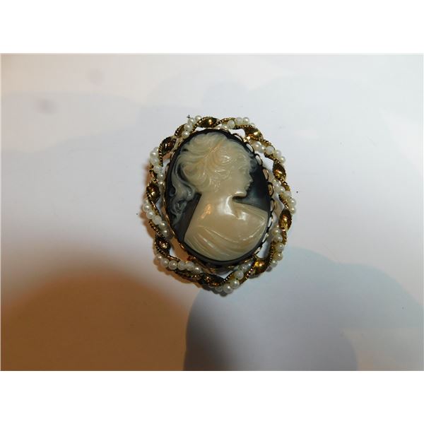 CAMEO AND PEARL GOLDTONE BROACH