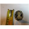 Image 2 : CAMEO AND PEARL GOLDTONE BROACH