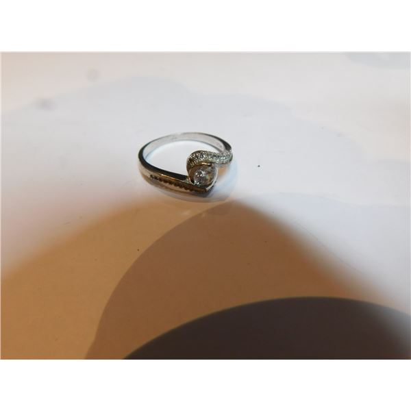 STERLING SILVER RING SIZE 9