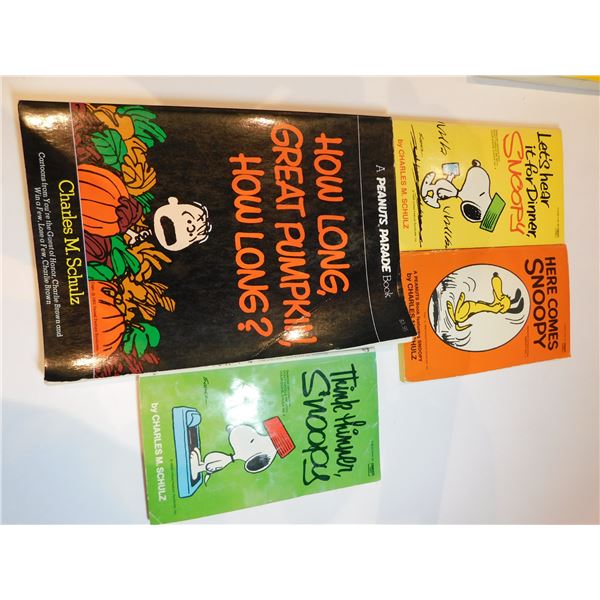 4 VINTAGE PEANUTS COMIC DIGESTS