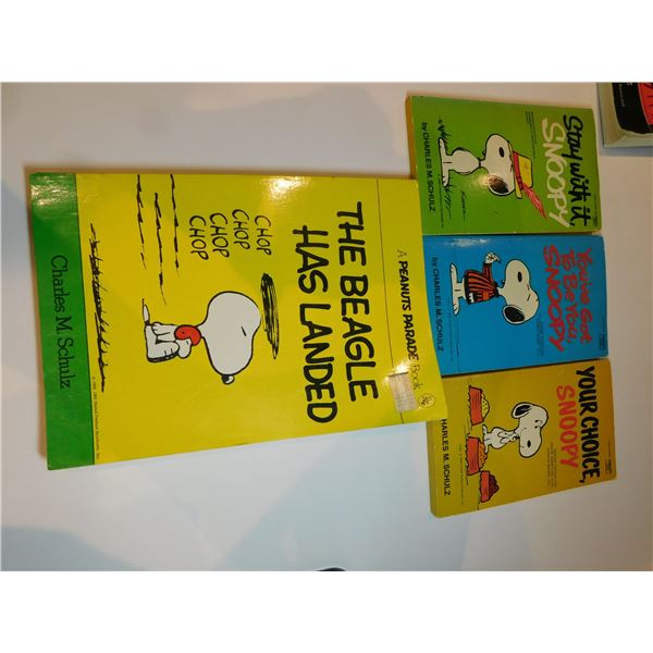 4 VINTAGE SNOOPY COMIC DIGESTS
