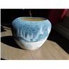 Image 1 : MAVIS SIGNED NORTHEN LIGHTS INUIT VASE