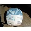 Image 2 : MAVIS SIGNED NORTHEN LIGHTS INUIT VASE