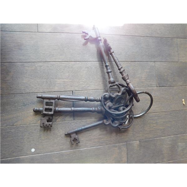 VINTAGE STEEL DECORATIVE KEYS