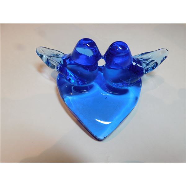 COBALT BLUE TWO DOVE SIGNED PAPERWEIGHT, SIGNED RON RAY 1990