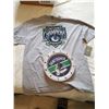 Image 1 : Vancouver Canucks Wall Clock & T-Shirt (XL New w/Tags)