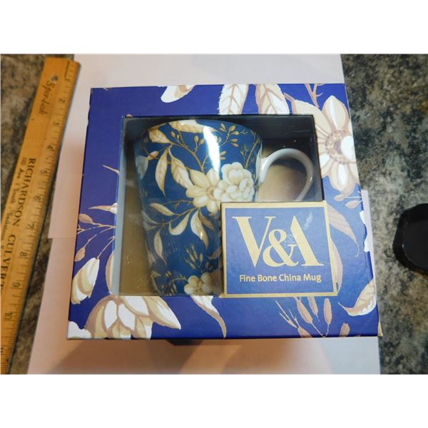 VICTORIA AND ALBERTG MUSEUM MUG IN NIB