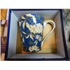 Image 2 : VICTORIA AND ALBERTG MUSEUM MUG IN NIB