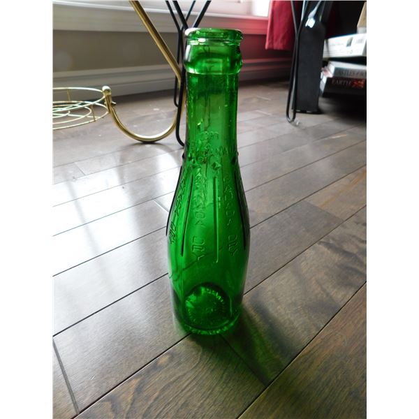 VINTAGE GREEN CANADA DRY BOTTLE