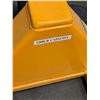 Image 5 : Uline H-1785 Scissor Lift Truck 2,200LB Capacity - excellent condition - MSRP $1,586