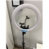 Image 2 : 18" LED Ring Light Kit on Adjustable Tripod Stand with Dual Smartphone Mounts & Extension Pole (miss