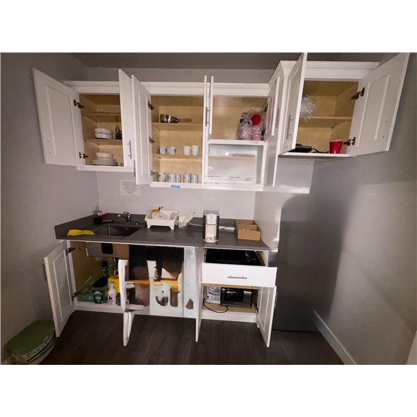 Large group of kitchen items - cutlery, cleaning supplies etc, (doesn't include microwave, refrigera