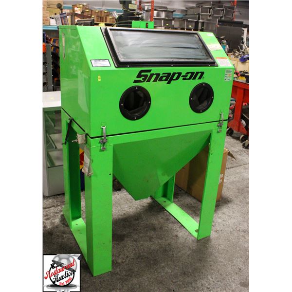 DEE BLAST INDUSTRIAL SANDBLASTING CABINET