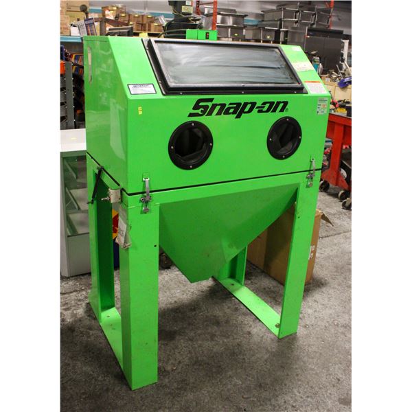 DEE BLAST INDUSTRIAL SANDBLASTING CABINET