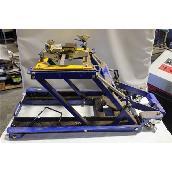 LOW PROFILE TRANSMISSION JACK