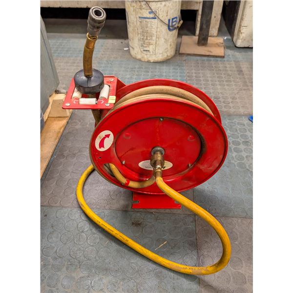 SMALL WALL MOUNT HOSE REEL W/ AIR HOSE