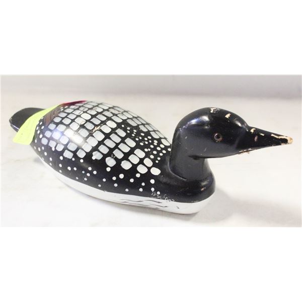 VINTAGE WOODEN DUCK