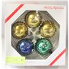 Image 1 : BOX OF VINTAGE GLASS CHRISTMAS ORNAMENTS