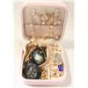 Image 1 : TRAVELING JEWELRY BOX FULL OF JEWELRY
