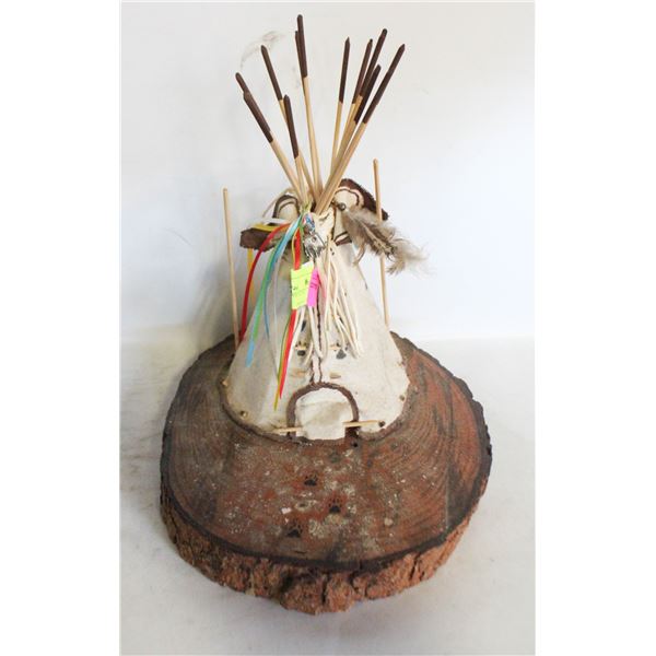 INDIGENOUS TEEPPEE SCENE DÉCOR ACCENT