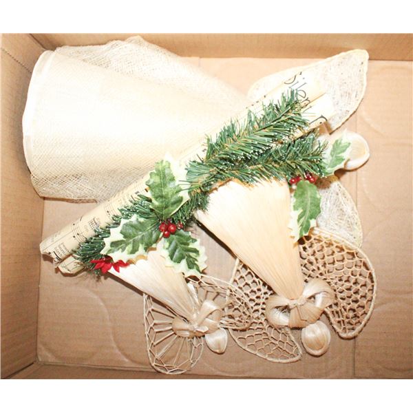2 GRASS CHRISTMAS ORNAMENTS WITH ANGELS