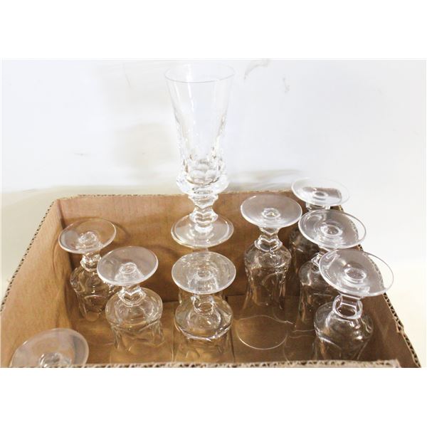 CUT CRYSTAL STEMWARE LOT: 5 FLUTE CHAMPAGNE