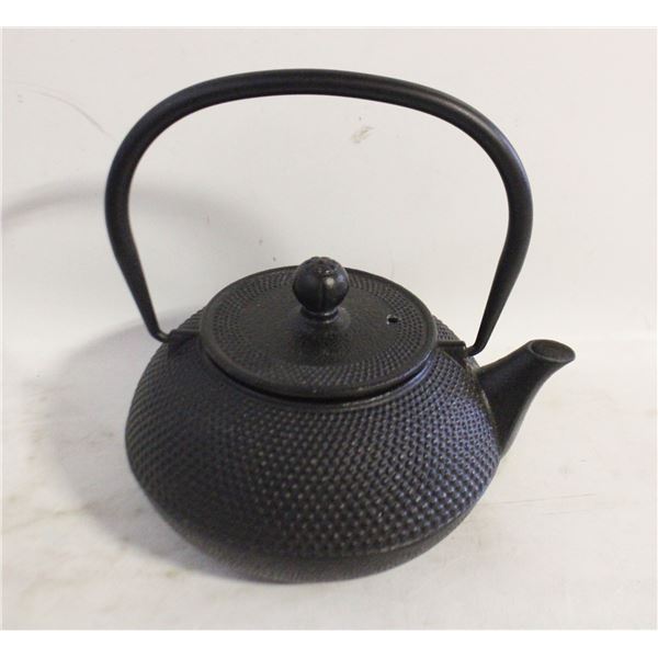 VINTAGE CAST IRON LIDDED TEAPOT