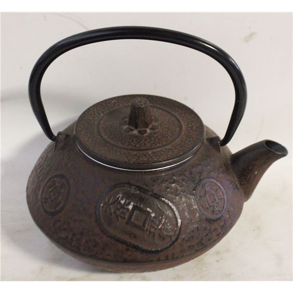 VINTAGE CAST IRON LIDDED TEAPOT