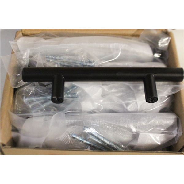 LOT OF CUPBOARD HANDLES