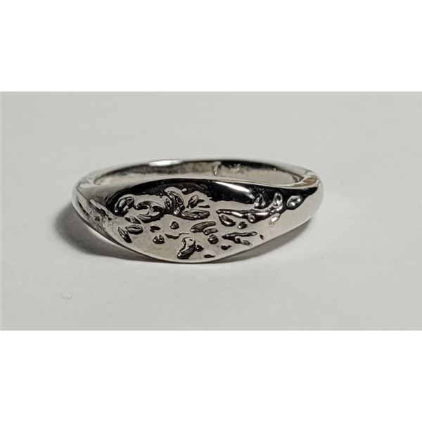 4) SILVER TONE SIZE 7 EMBOSSED RING.