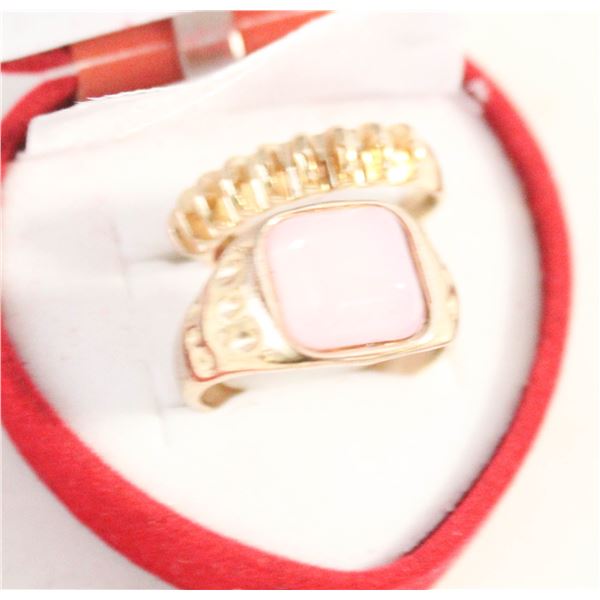 SET OF TWO COSTUME RINGS WITH HEART BOX