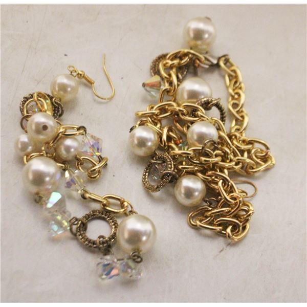 GOLD TONE/JEWEL/PEARL NECKLACE/BRACELET/EARRING